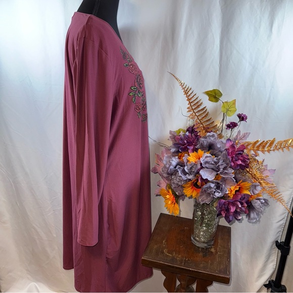 Derek Heart Plus 2X Mauve Floral Lace-Up Long Sleeve Shift Dress - Picture 5 of 8